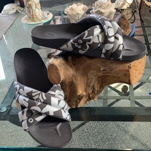 NEW OluKai Women's Hila slide sandal Size 9